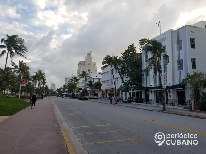 Miami Beach abre un centro de vacunación para adultos mayores y policías