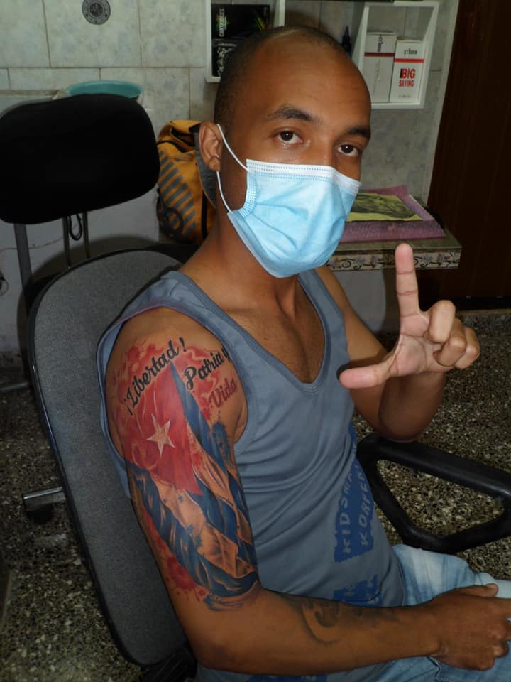 Opositor cubano Osmani Pardo tatuaje Libertad Patria y Vida