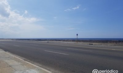 Cierran el tránsito en el Malecón de La Habana por mantenimientos hidráulicos