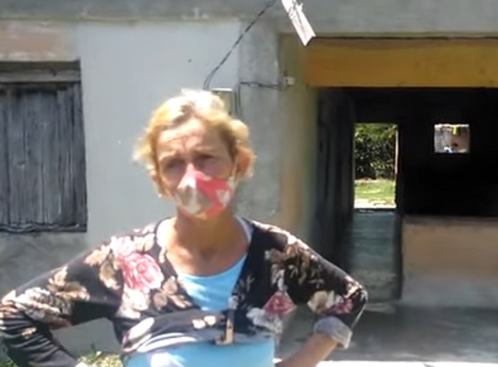 Cubana lleva 7 años a la espera de ayuda para reconstruir su vivienda en Holguín