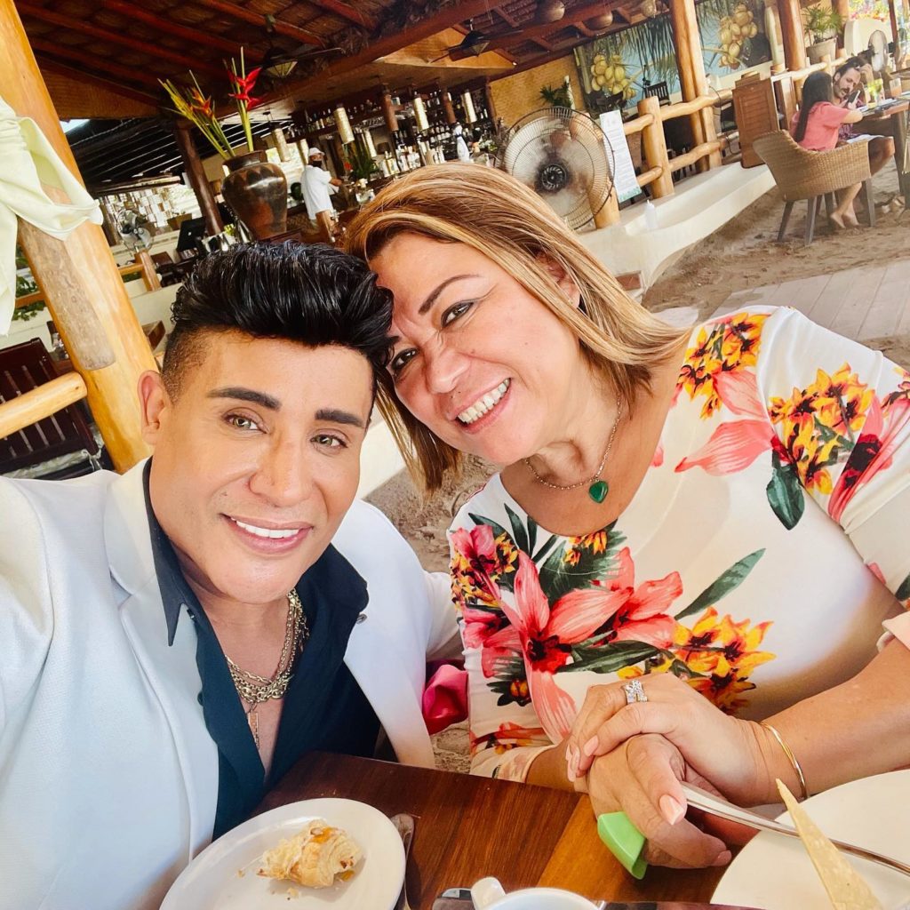 Eduardo Antonio es distinguido como Huésped Ilustre de Puerto Vallarta