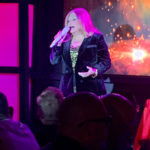 Mirtha Medina cantando en el centro nocturno Alfaros (1)