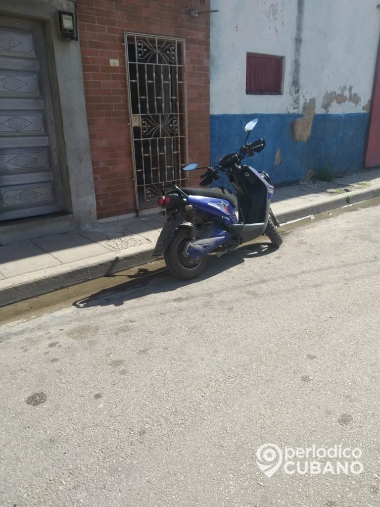 Muere atropellado por camión un conductor de una moto eléctrica