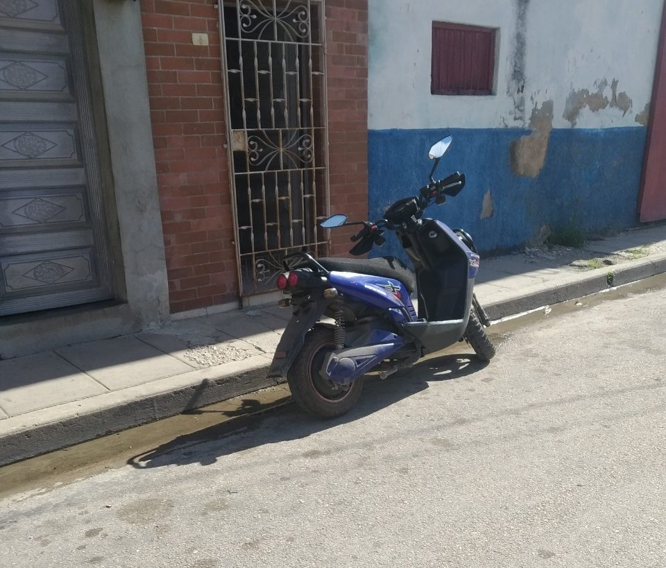 Joven sometió a un delincuente que le iba a robar la motocicleta en Holguín