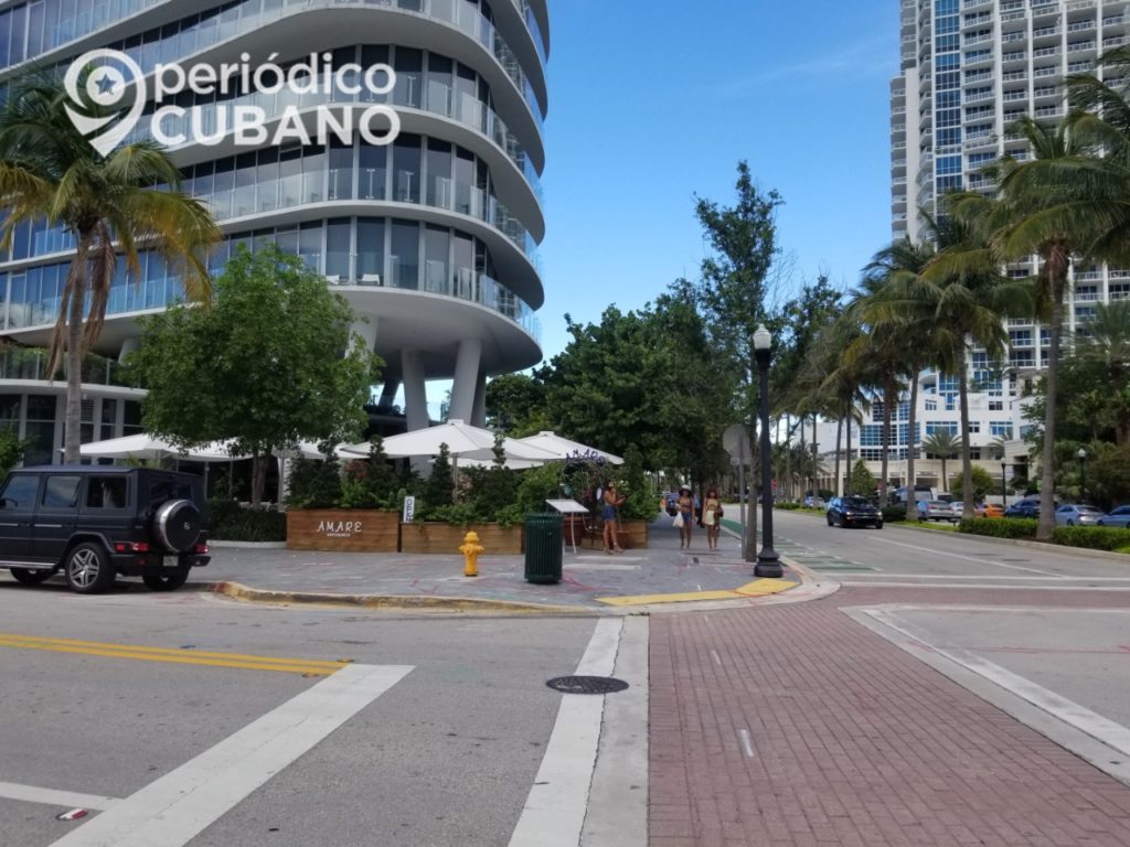 Negocios privados de Miami Beach ofrecen bebidas gratis y descuentos para quienes se vacunen