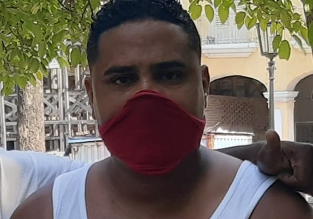 El activista Esteban Rodríguez contrajo Covid-19 en prisión y fue trasladado al hospital