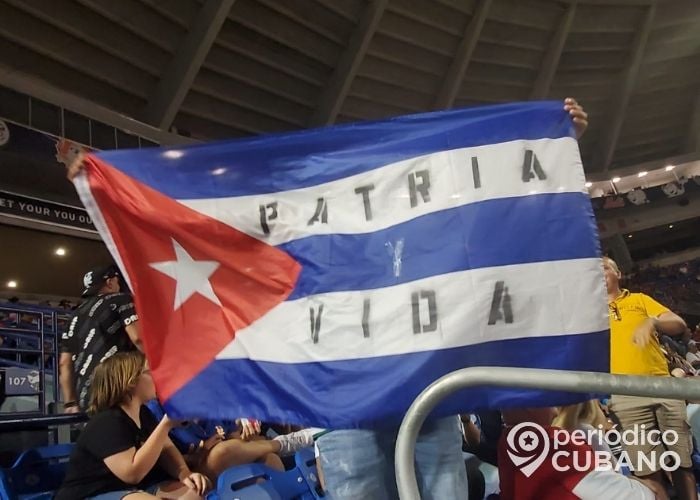 Cubanos protestaron ante las autoridades en el choque entre Cuba y Canadá.