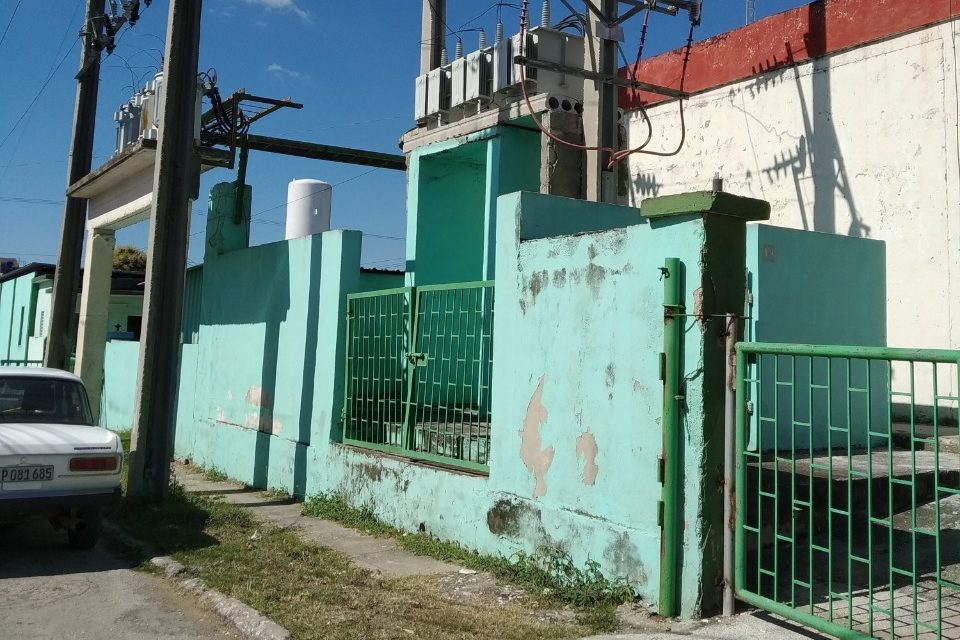 Seguirán los apagones en Cuba por déficit de generación eléctrica