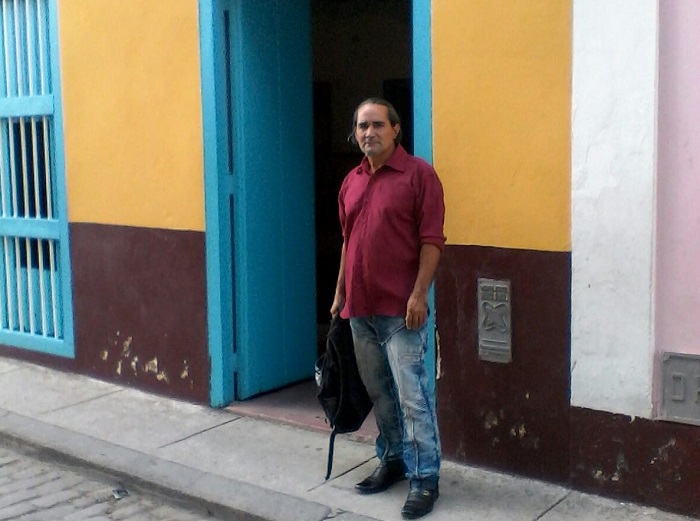 Arresto arbitrario contra un artesano cubano que no participó en las protestas