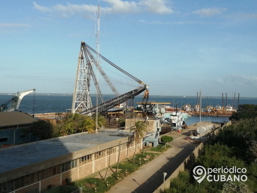 Caen las importaciones de Cuba y crece la deuda externa