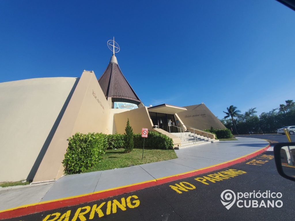 Cubanos en Miami se reúnen en la Ermita de la Caridad para rezar por la libertad