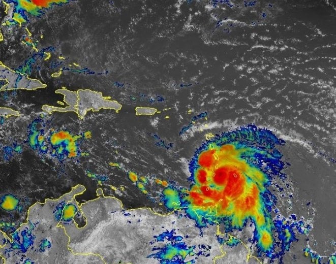 Defensa Civil declara Fase Informativa en 7 provincias por el huracán Elsa