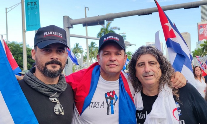 Orlando Fundichely se suma a las protestas en Miami