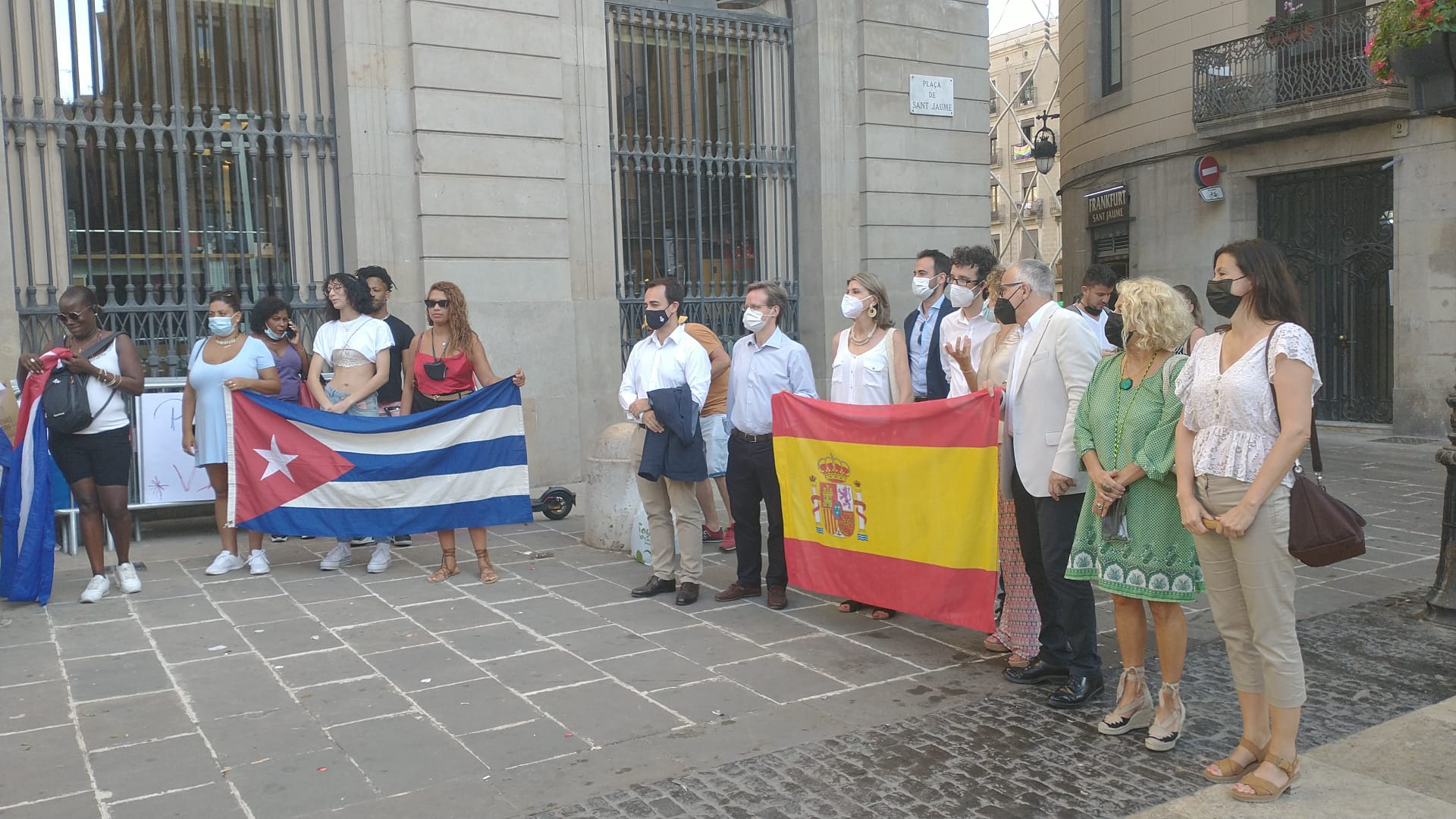 Partidos políticos en Barcelona se manifiestan a favor del pueblo cubano