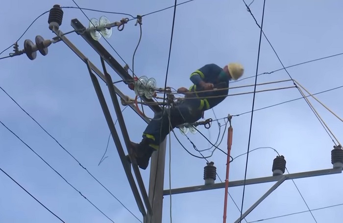 Más de 3.000 personas continúan sin electricidad en Pinar del Río tras el paso de Ida