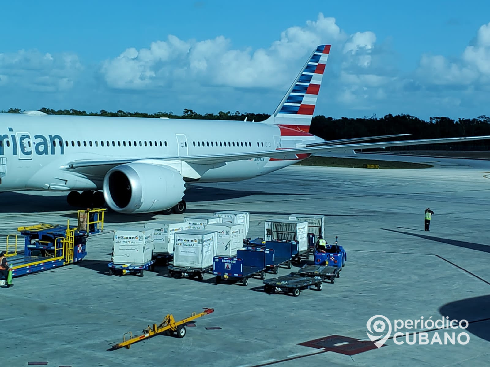 American Airlines no venderá alcohol en sus aviones hasta el 2022