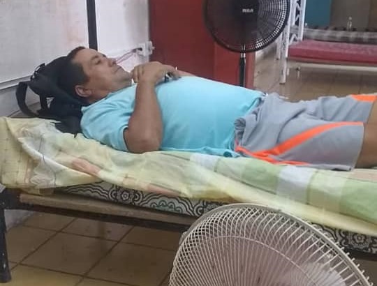 Cubana denuncia muerte de su esposo, estuvo 10 días sin atención médica en el centro de aislamiento
