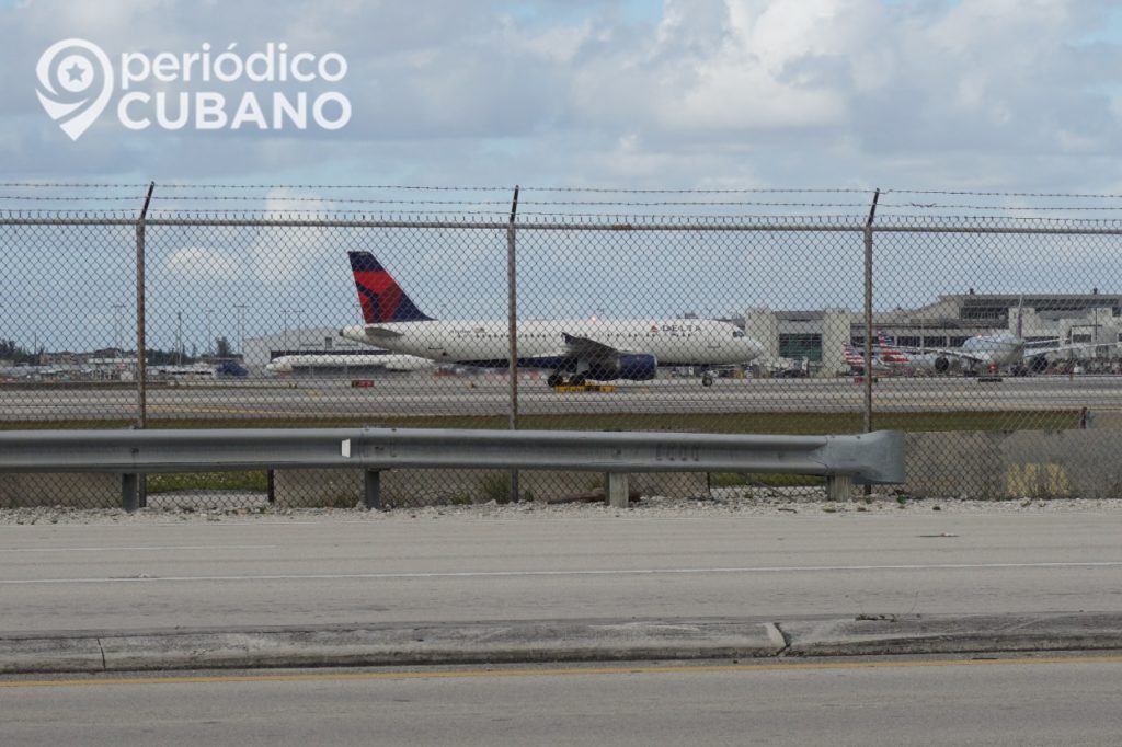 Delta Airlines implementa penalidad económica para los no vacunados