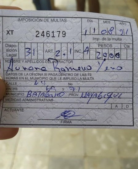 Estomatóloga multada cuando llevaba medicinas a su abuela en un pueblo de Mayabeque