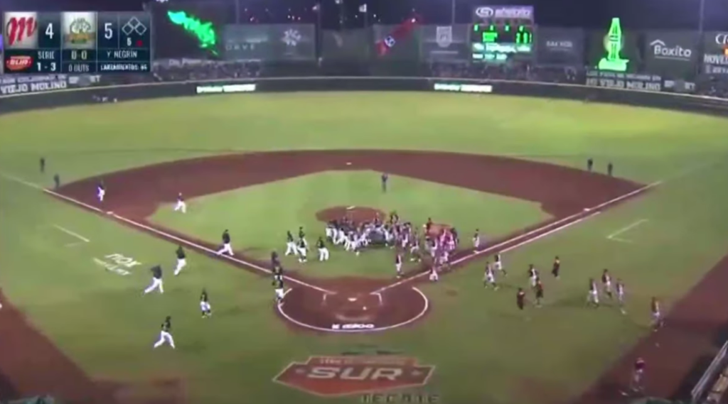 Picher cubano protagoniza espectacular bronca en el béisbol mexicano