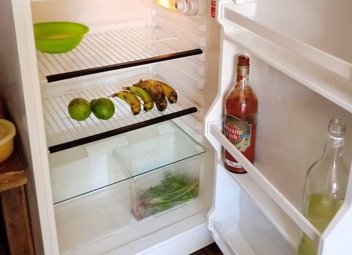 Así es un refrigerador surtido bajo la consigna “Patria o Muerte”
