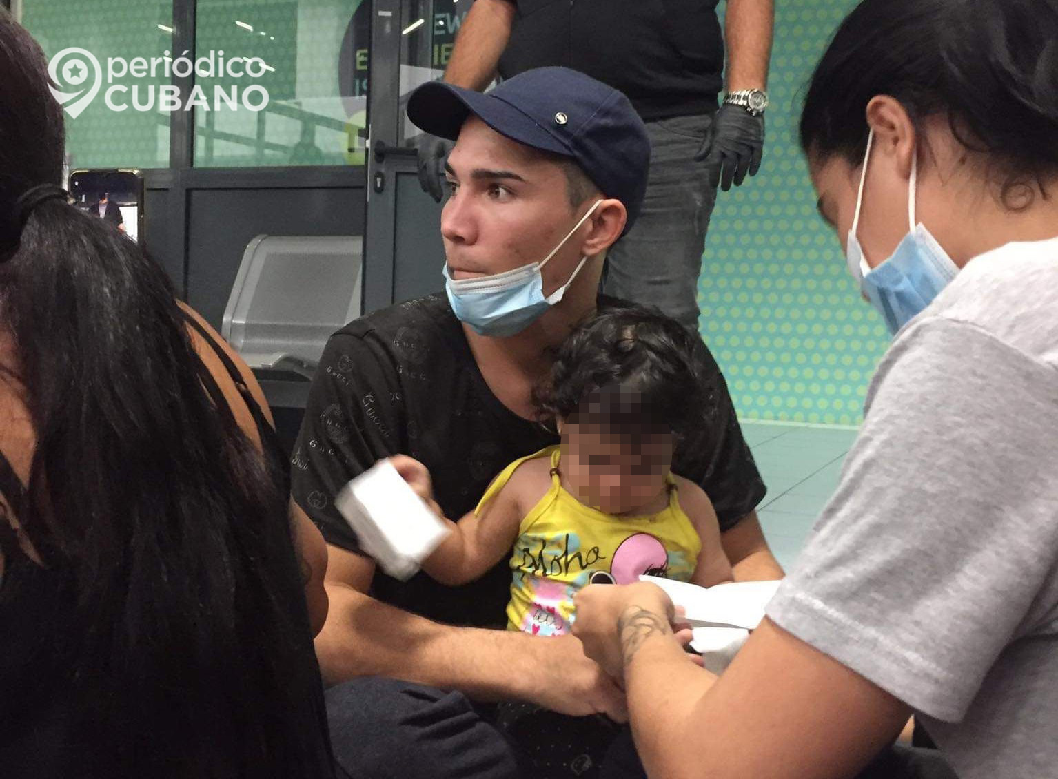 Cubanos detenidos en aeropuerto de Grecia