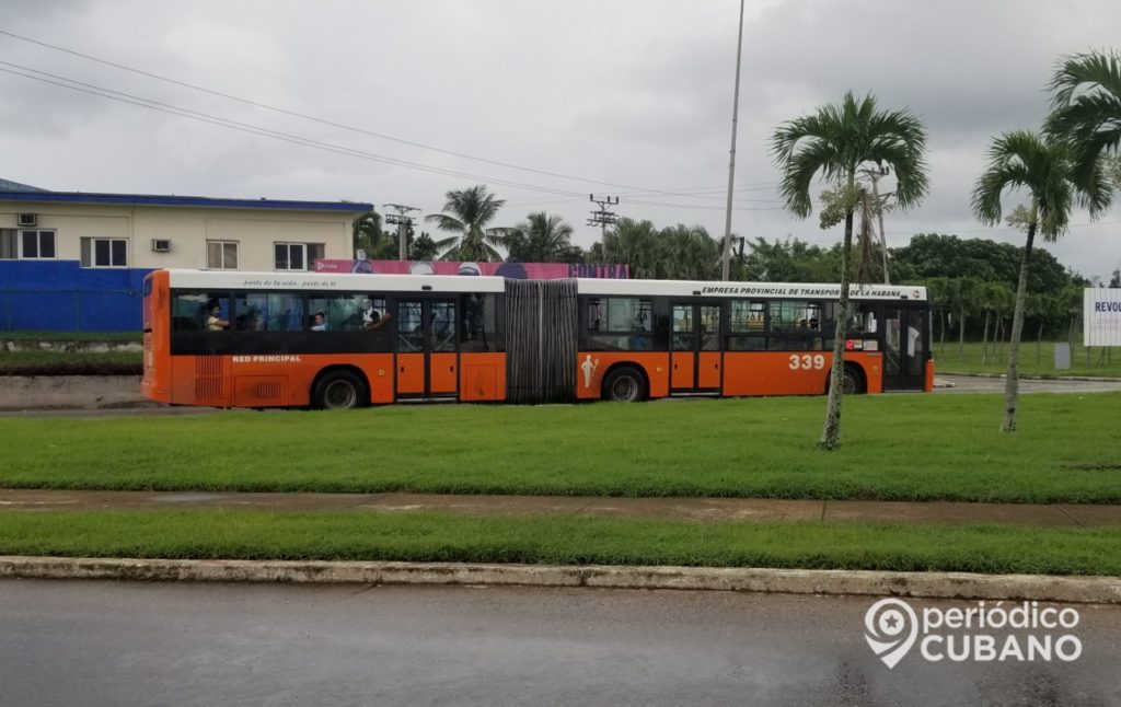 Autoridades de La Habana reconocen “déficit de transporte” tras incremento en la movilidad