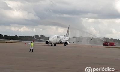 Avión recibe su bautizo en el Aeropuerto Internacional de Holguín