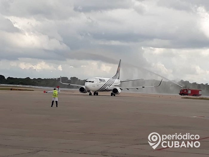 Avión recibe su bautizo en el Aeropuerto Internacional de Holguín