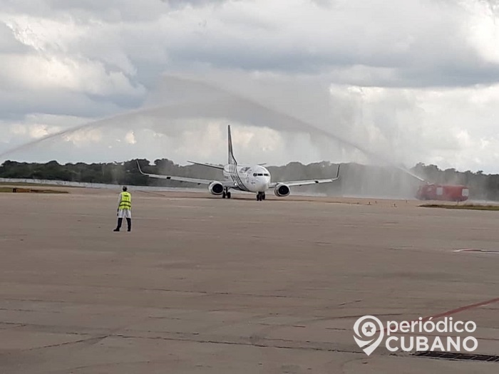 Avión recibe su bautizo en el Aeropuerto Internacional de Holguín