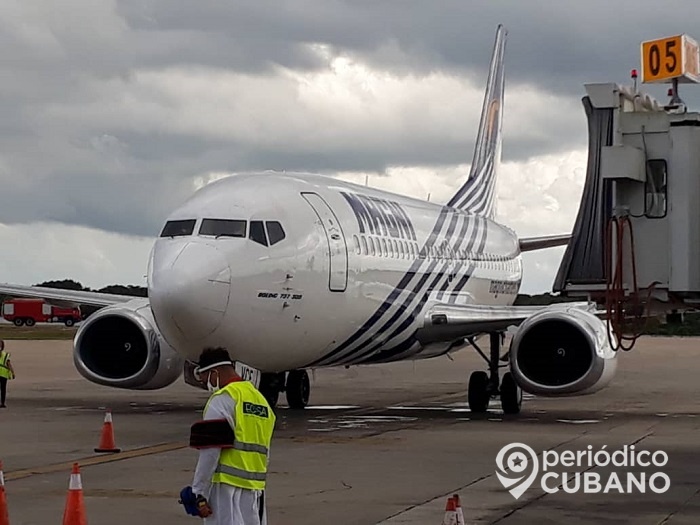 Avión recibe su bautizo en el Aeropuerto Internacional de Holguín