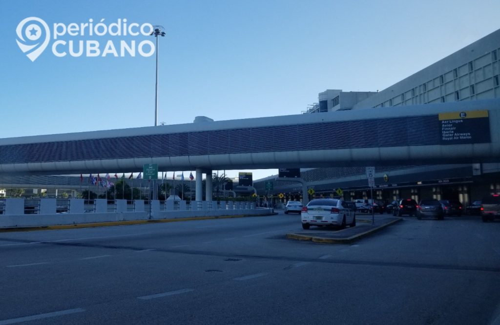 Congestión en aeropuertos del sur de la Florida en el inicio de la semana de Acción de Gracias