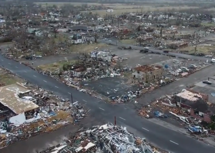 Al menos 50 muertos por tornados en Kentucky
