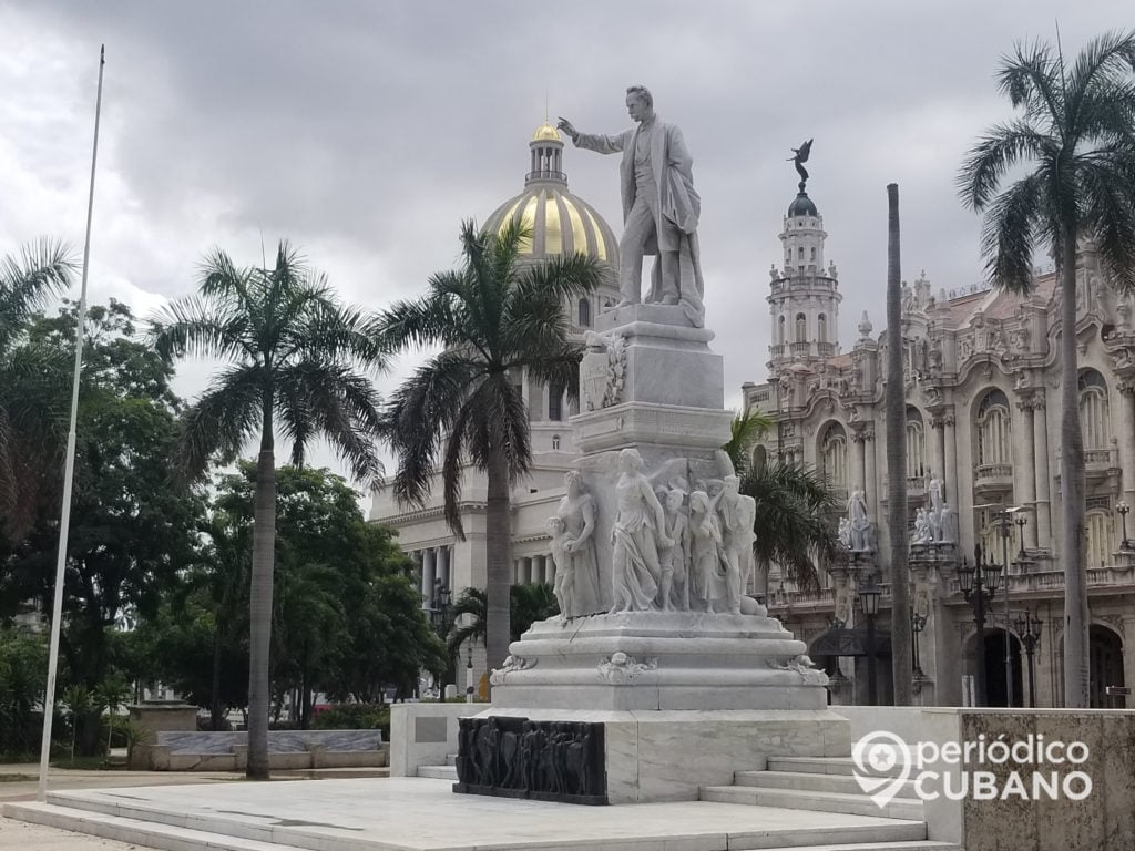 jose marti en el parque central estatua (1)