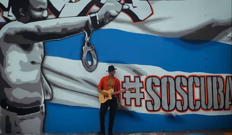 (Captura de pantalla Descemer Bueno-YouTube)