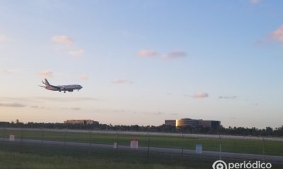 Un agresivo sujeto causó destrozos en la cabina de un avión que iba a volar a Miami