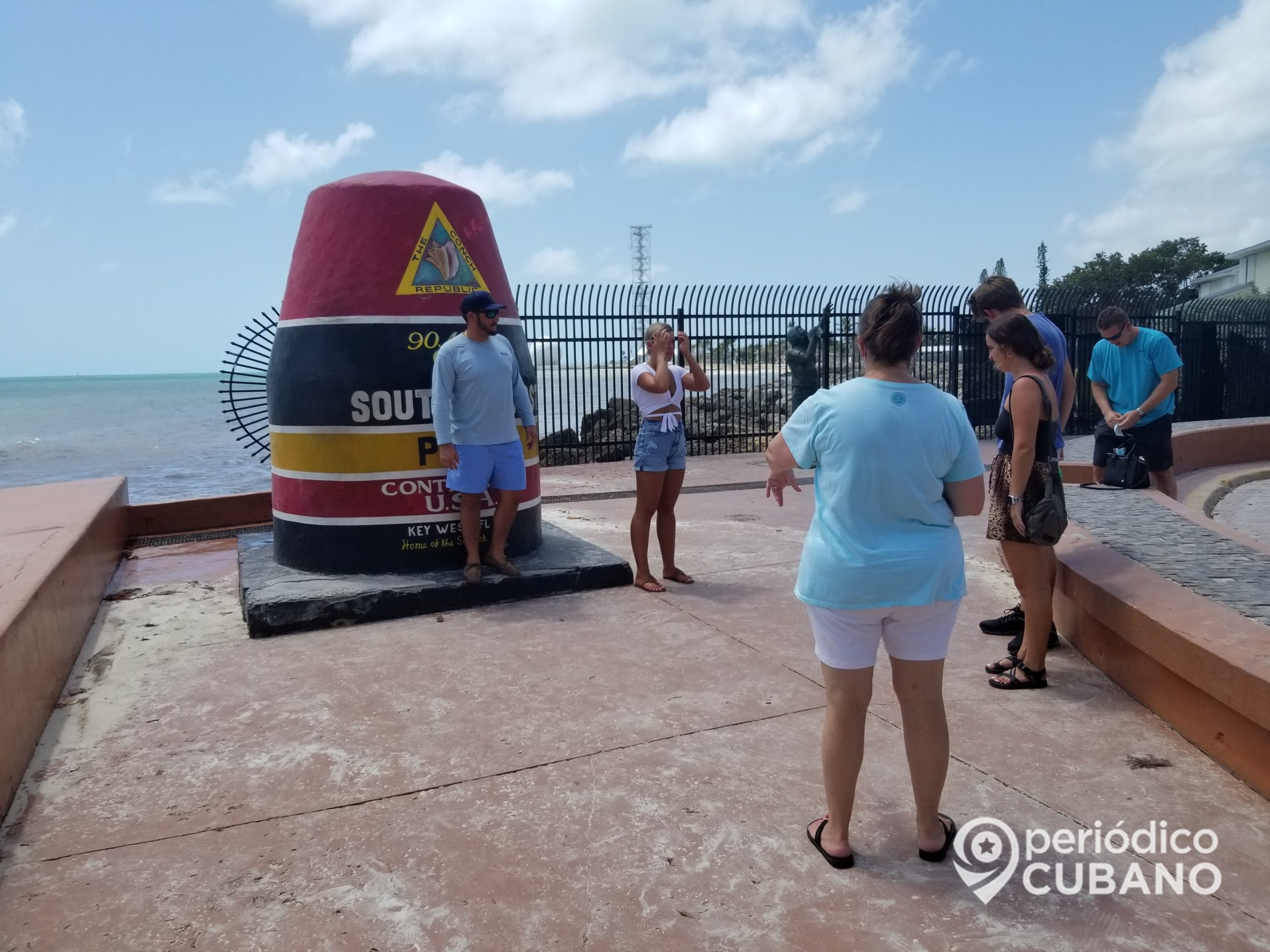 Un cantinero Ayudó a identificar a los jóvenes que vandalizaron la boya de las 90 millas a Cuba