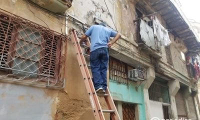 reparación de edificio en mal estado en La Habana. (Periódico Cubano)