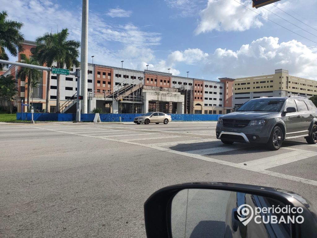 Autos de Florida podrán usar placas digitales
