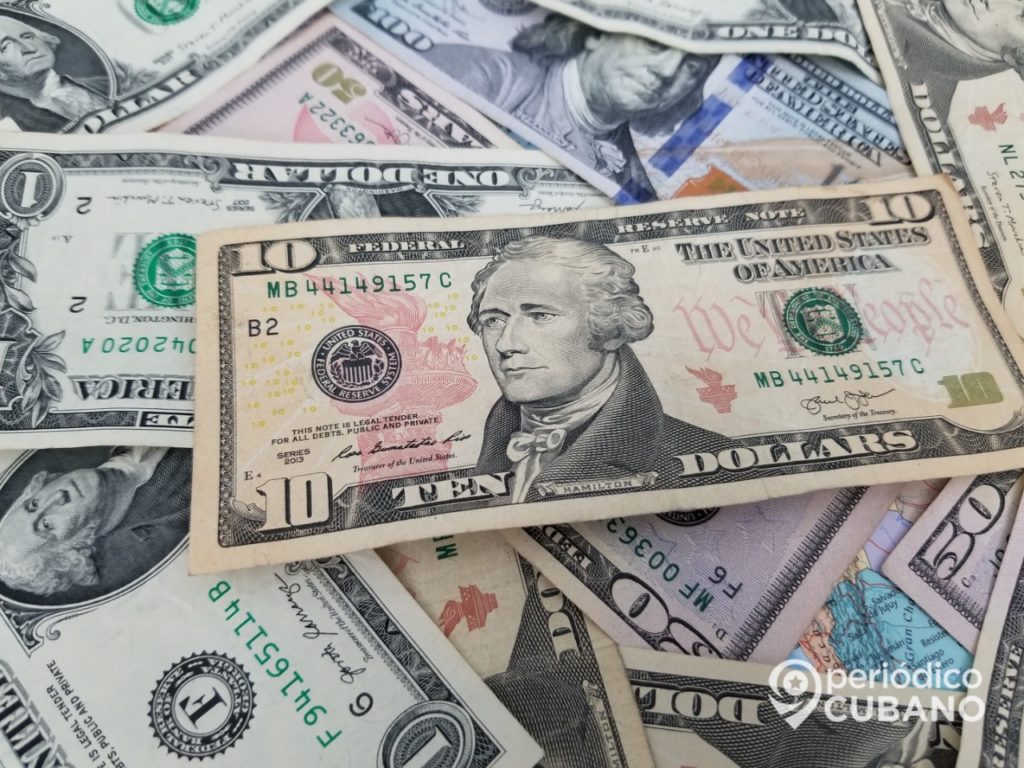 Economistas cubanos apelan a un milagro para que baje el precio del dólar en el mercado informal
