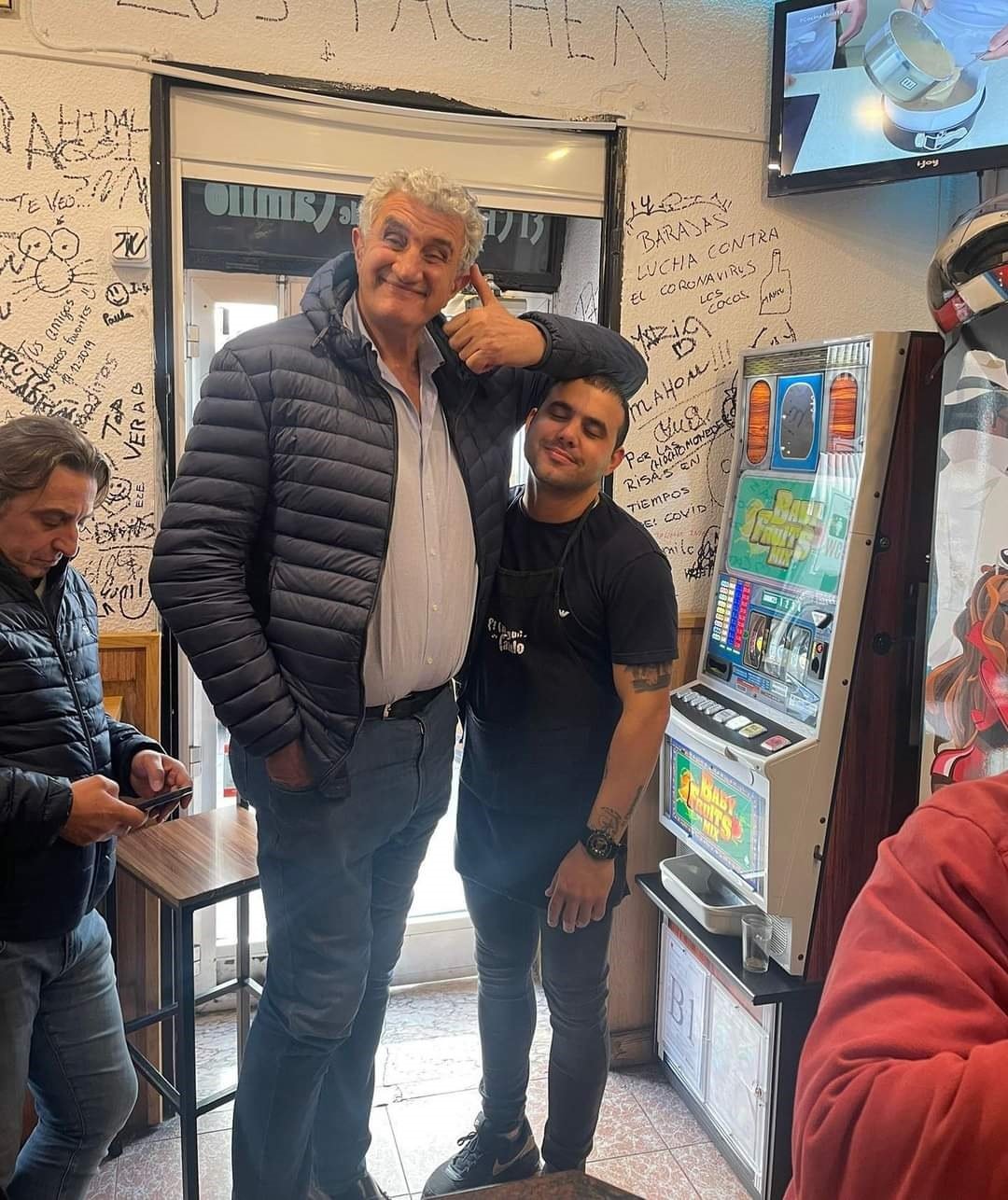 La cómica foto entre el chef cubano Camilo Fontela y el ex basquetbolista español Fernando Romay 2