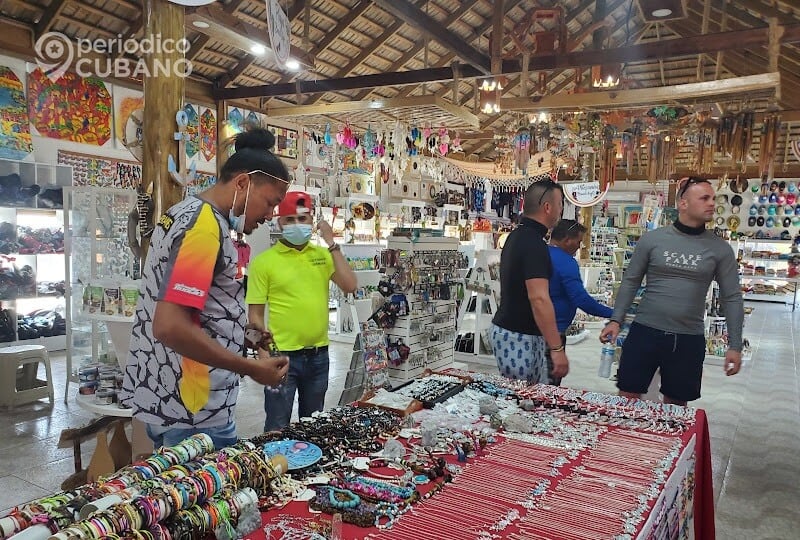 Turistas (Periódico Cubano)