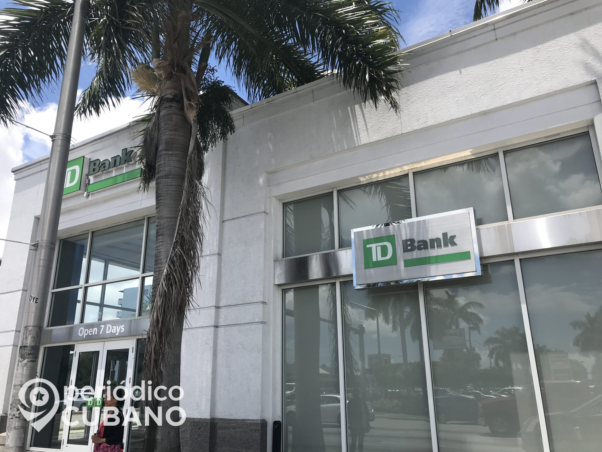 Un ladrón se atrincheró en el baño de un banco de Miami-Dade ante un fallido asalto