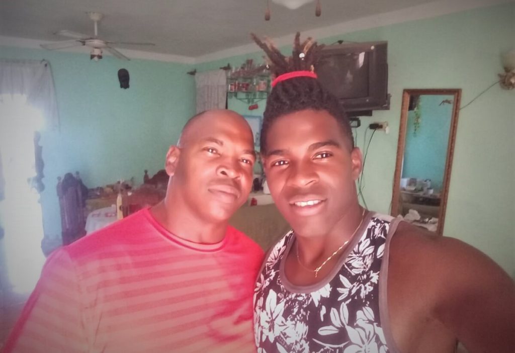 Wilber Aguilar (izquierda) y su hijo Walnier Luis. (Wilber Aguilar- Facebook)