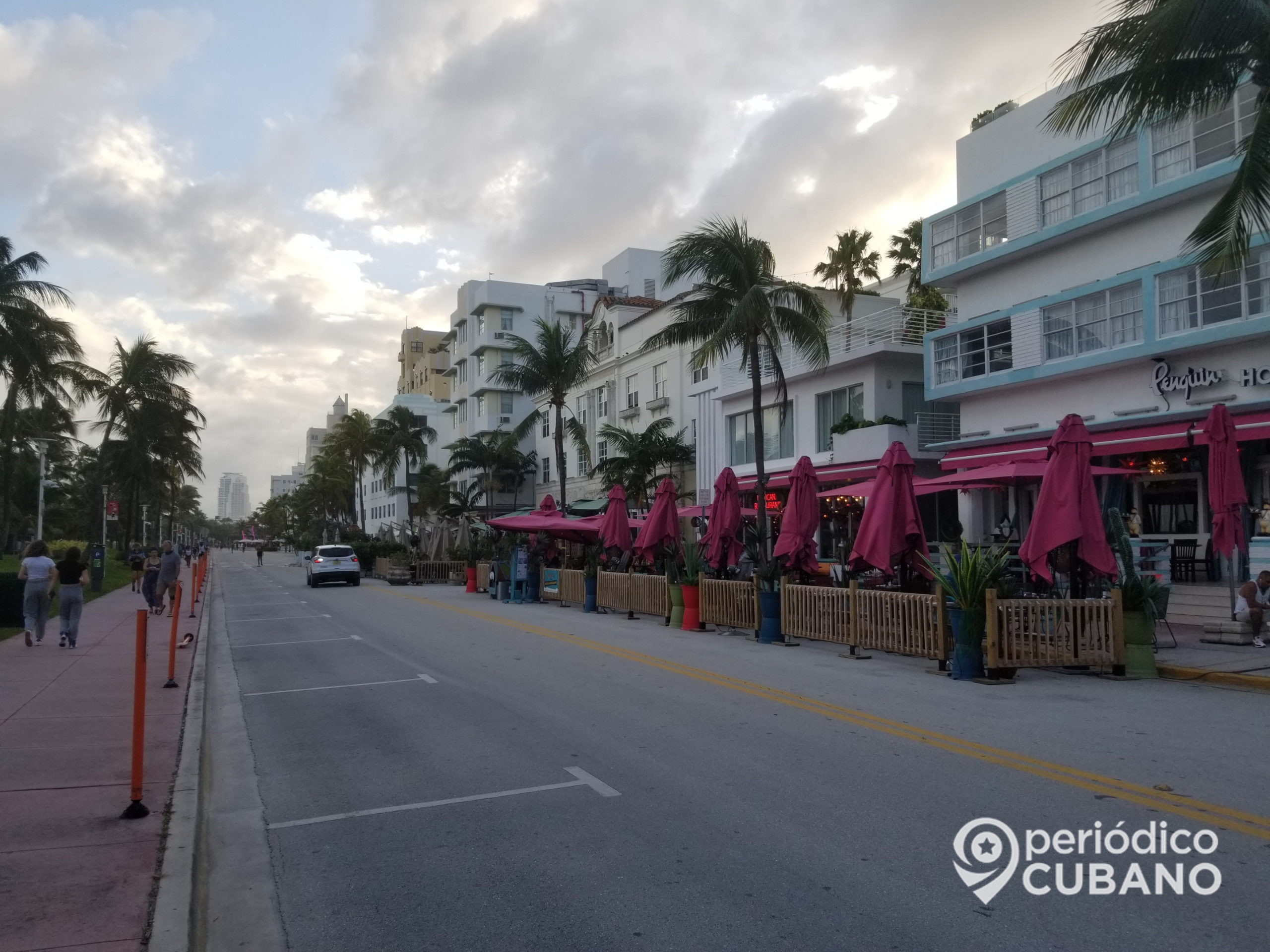 Así fue la caída de un helicóptero frente a una playa de Miami Beach