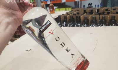 Biden prohíbe la importación de vodka desde Rusia