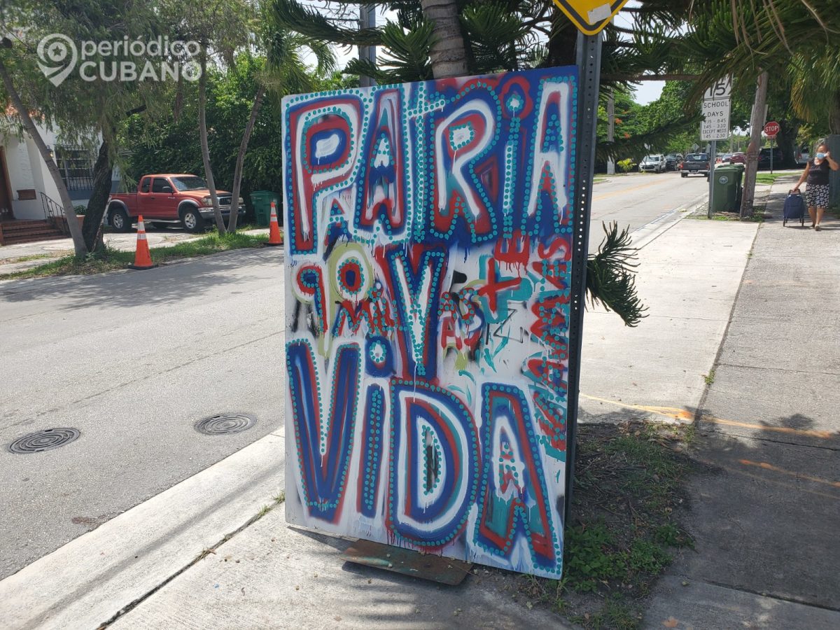 Cartel de Patria y Vida