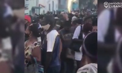 Multitudinaria cola en el mercado Cuatro Caminos