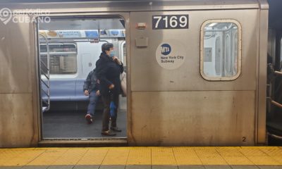 Autoridades sanitarias de EEUU extienden el uso de mascarillas en el transporte