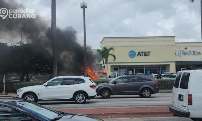 Vehículo estacionado se incendia en una plaza de la ciudad de Hialeah